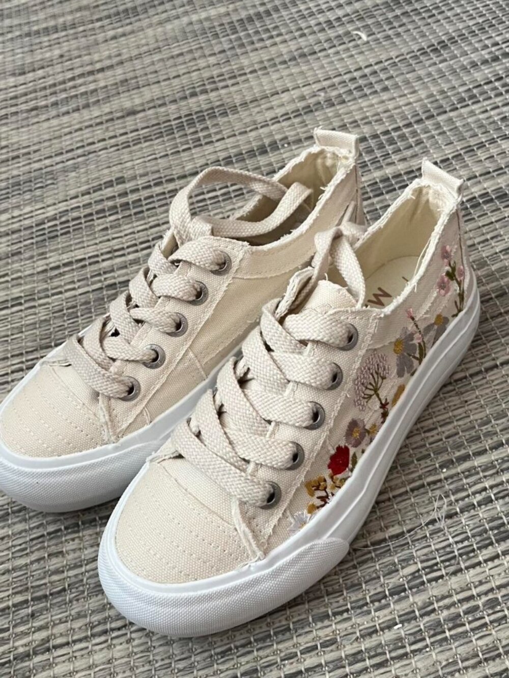 Malibu Sandals Women's Cream and White Trainers